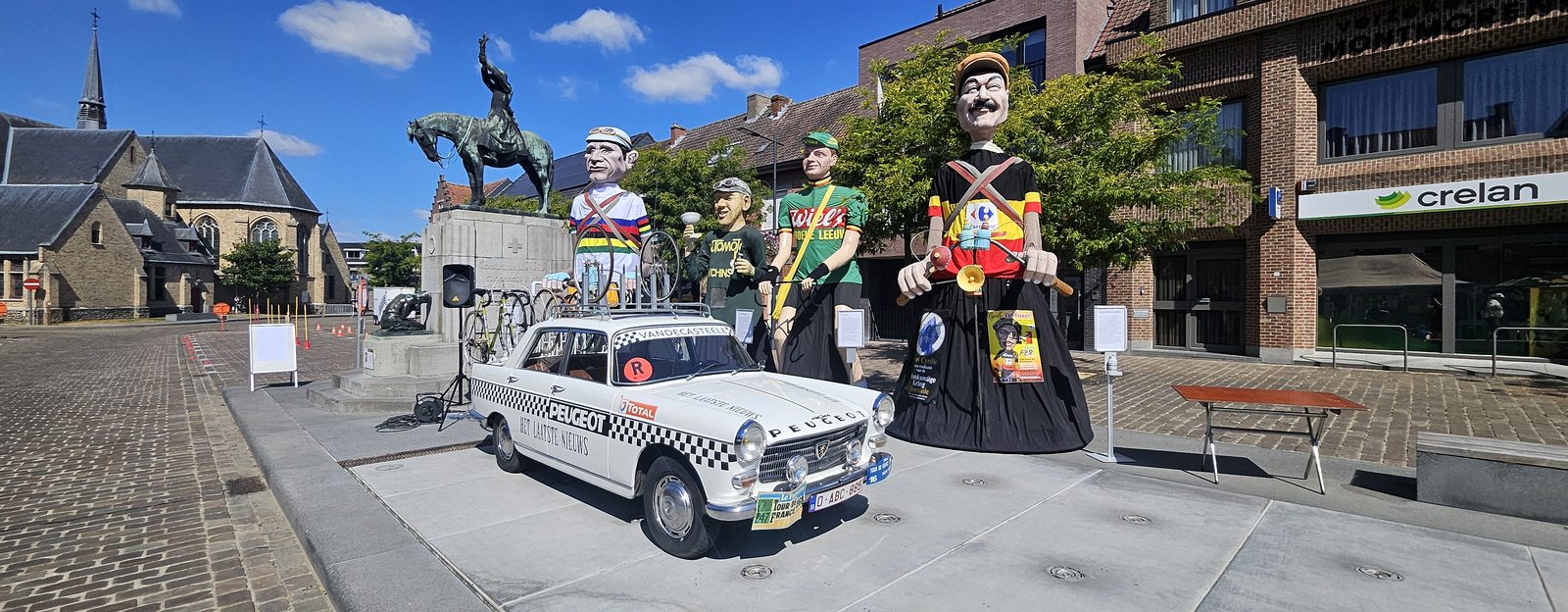 Reus Briek en andere wielerreuzen op de Markt van Moorslede